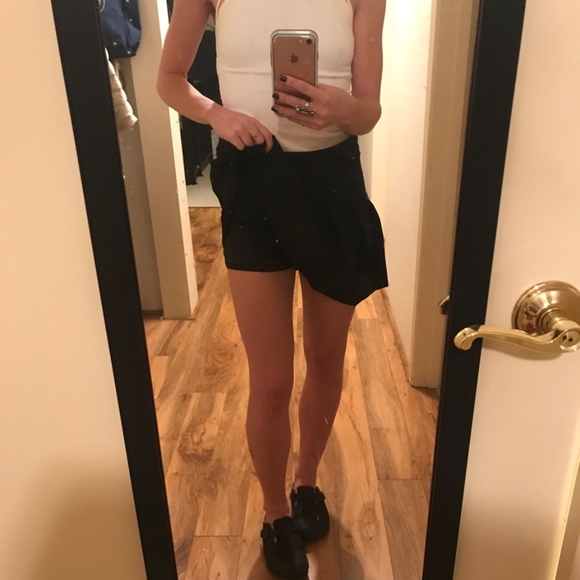 High Waisted Black Pleated Skirt with Zipper (S) - Picture 5 of 6